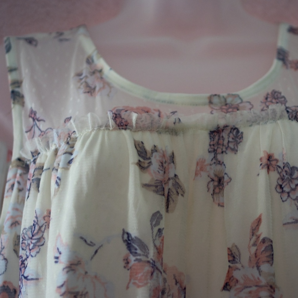Lace Overlay Sleeveless Shirt with Cute Ruffle